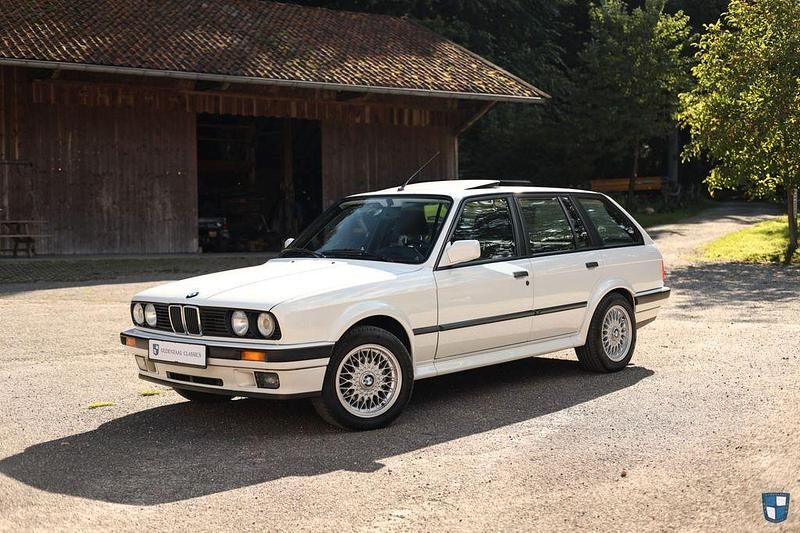 Weiß Gebraucht 1988 BMW 325 Kombi | 47.500 € - Bild 1/4