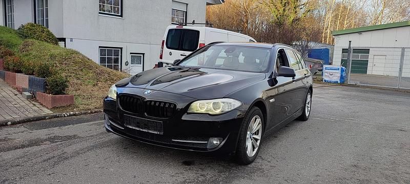Schwarz Gebraucht 2011 BMW 530 Kombi | 13.900 € (Teuer) - Bild 1/4