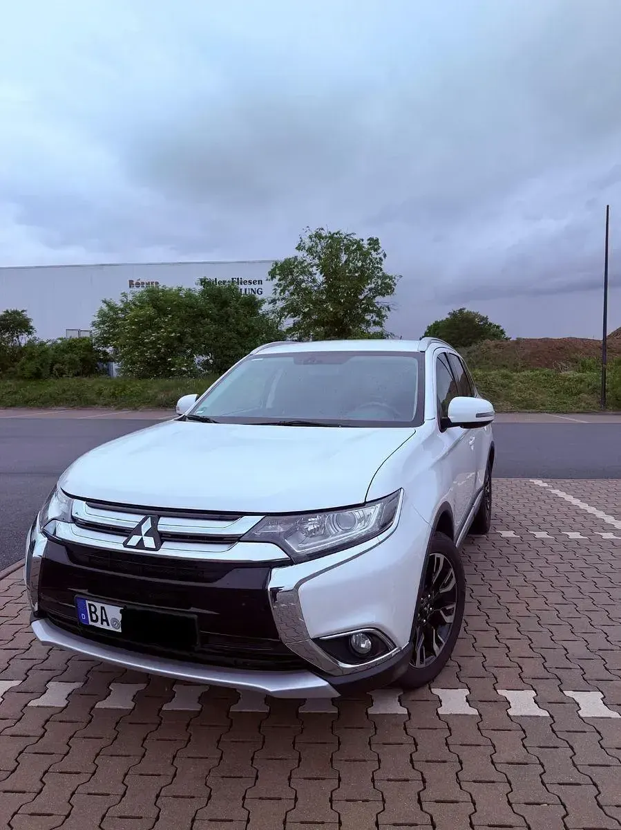 Używany Mitsubishi Outlander 150 KM (110 kW) 2017 Biały SUV