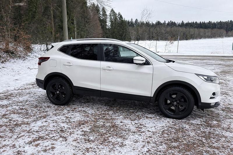 Weiß Gebraucht 2020 Nissan Qashqai N-Connecta SUV | 16.300 € (Fairer Preis) - Bild 1/4
