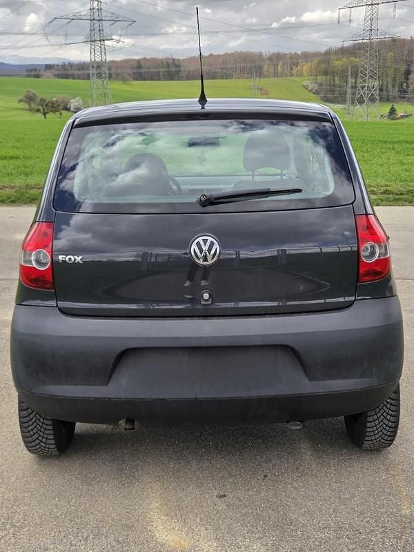 Usado VW Fox 54 HP (39 kW) 2008 Cinzento Citadino