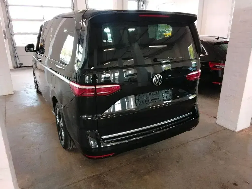 Gebraucht VW Multivan Style 150 PS (110 kW) 2025 Schwarz Van / Kleinbus