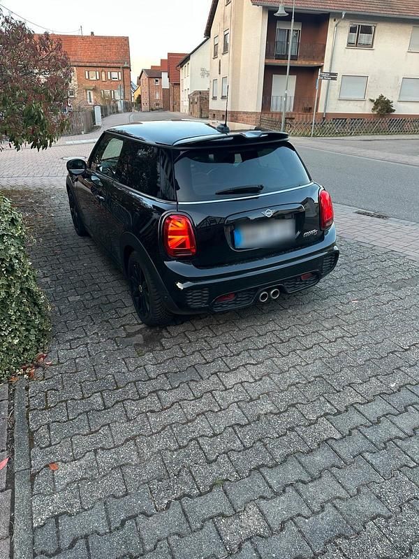 Gebraucht Mini John Cooper Works 198 PS (145 kW) 2019 Schwarz Kleinwagen