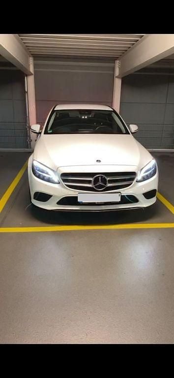 Gebraucht Mercedes C220 194 PS (142 kW) 2019 Weiß Limousine
