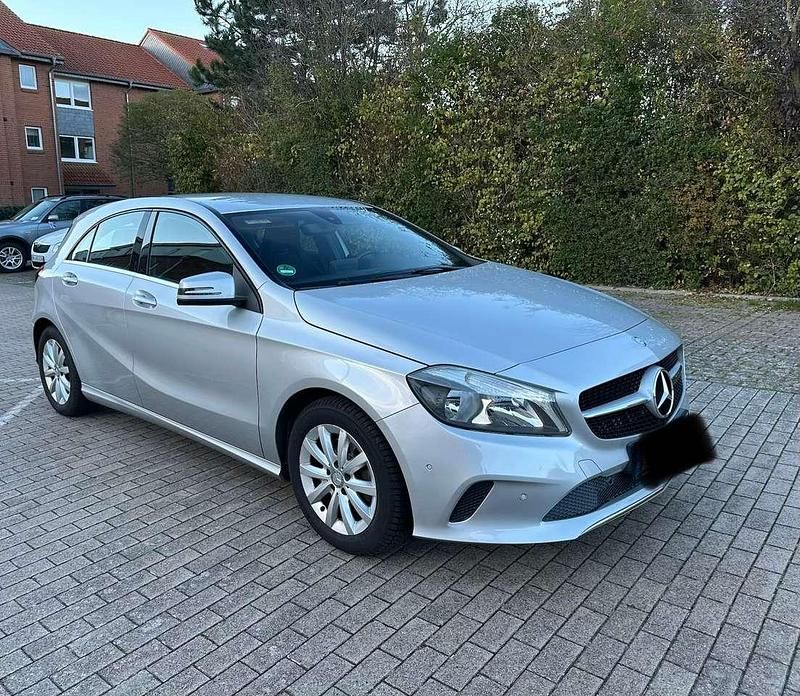 Gebraucht Mercedes A180 Style 122 PS (89 kW) 2015 Silber Limousine
