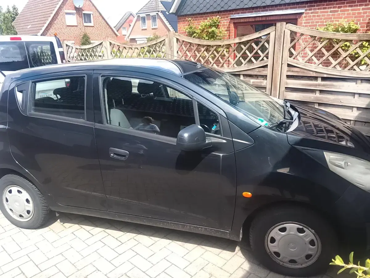 Gebraucht Chevrolet Spark 68 PS (50 kW) 2010 Schwarz Kleinwagen