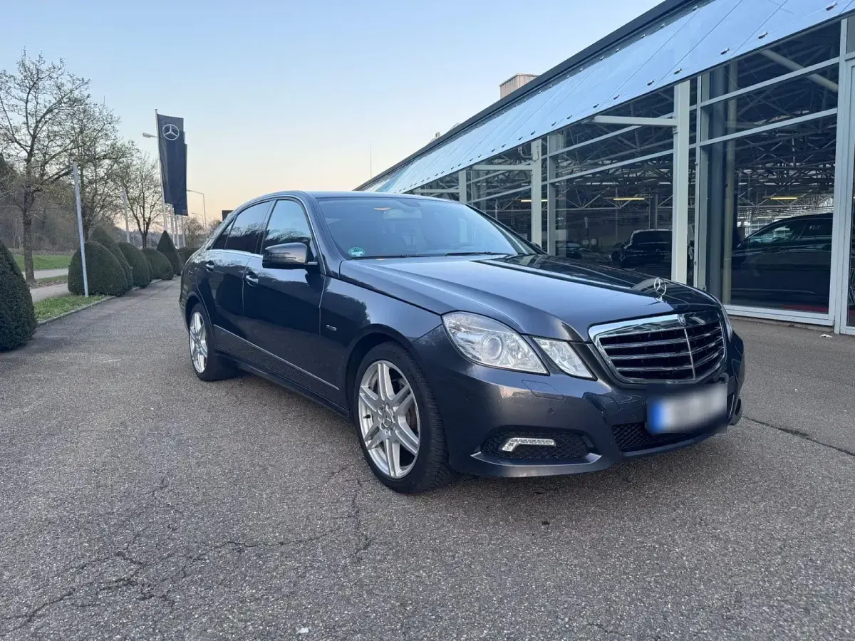 Gebraucht Mercedes E250 Avantgarde 204 PS (150 kW) 2009 Grau Limousine