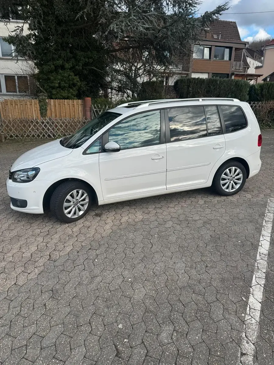 Gebraucht VW Touran 105 PS (77 kW) 2013 Weiß Van / Kleinbus