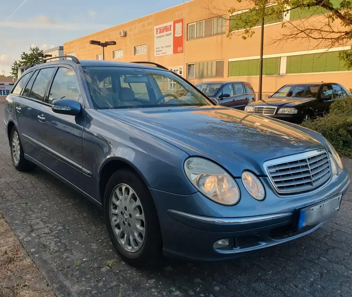 Gebraucht Mercedes E220 Elegance 150 PS (110 kW) 2003 Blau Kombi