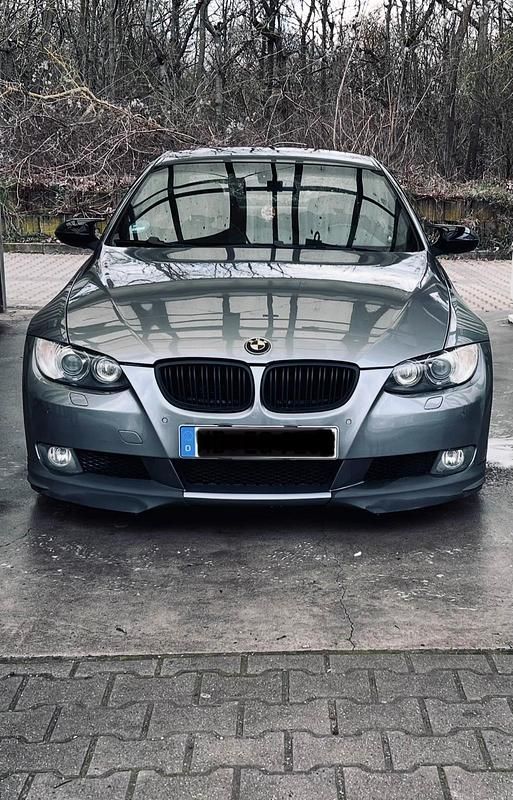 Grau Gebraucht 2006 BMW 330 M Sport Coupé | 10.999 € (Teuer) - Bild 1/4