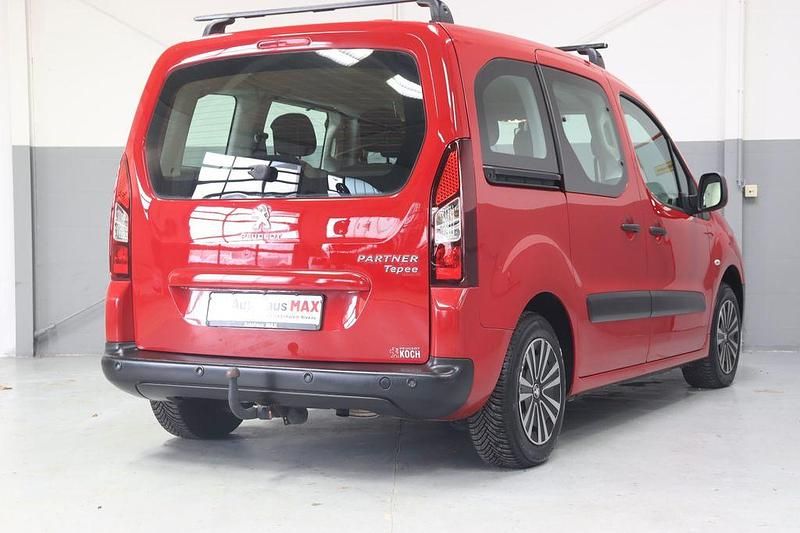 Gebraucht Peugeot TePee Active 120 PS (88 kW) 2012 Rot SUV