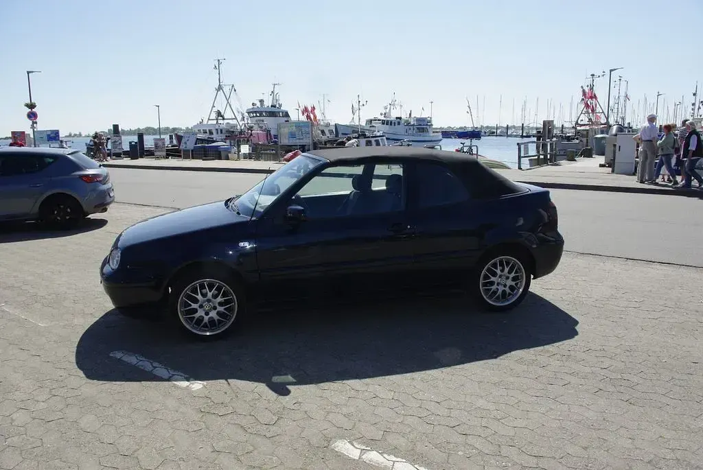 Gebraucht VW Golf Cabriolet Highline 116 PS (85 kW) 2001 Blau Cabrio