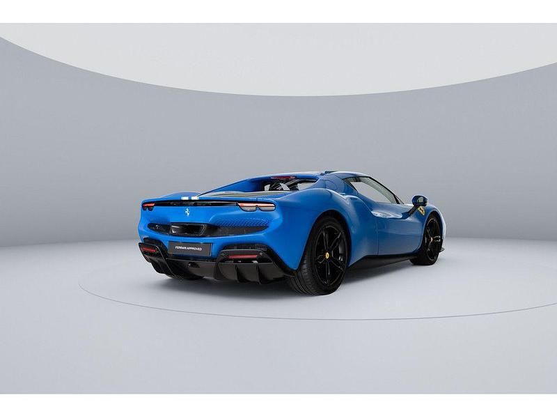 Second-hand Ferrari 296 829 CP (609 kW) 2025 Albastru Coupe
