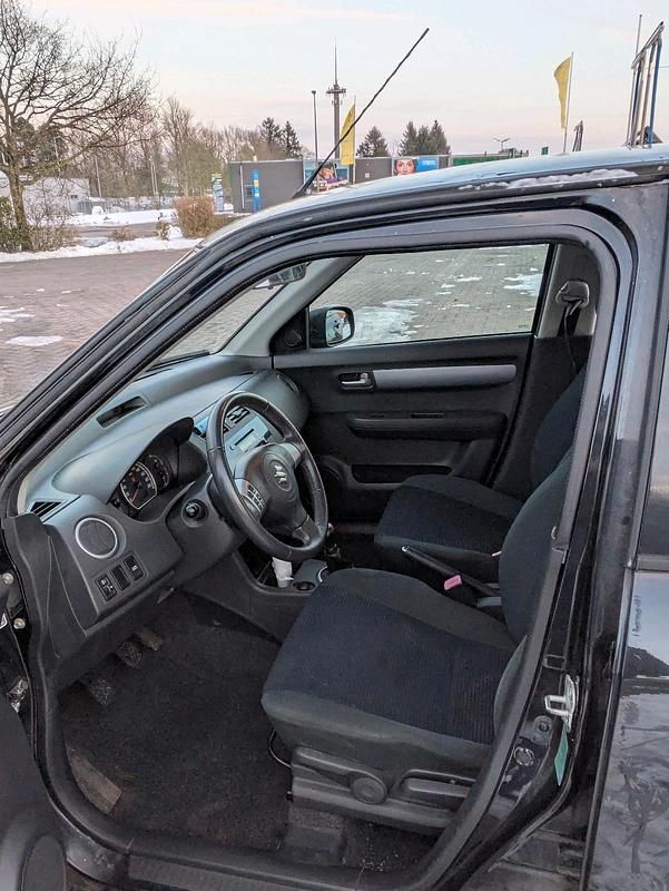 Gebraucht Suzuki Swift 92 PS (67 kW) 2010 Schwarz Kleinwagen