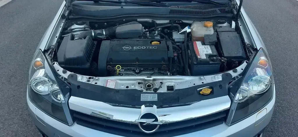 Gebraucht Opel Astra GTC 105 PS (77 kW) 2006 Silber Coupé