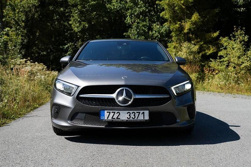Grau Gebraucht 2022 Mercedes A180 Progressive Limousine | 25.300 € (Fairer Preis) - Bild 1/4