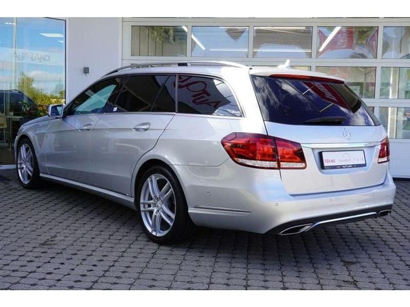 Gebraucht Mercedes E350 Avantgarde 258 PS (189 kW) 2016 Iridiumsilber metallic (metallic) Kombi
