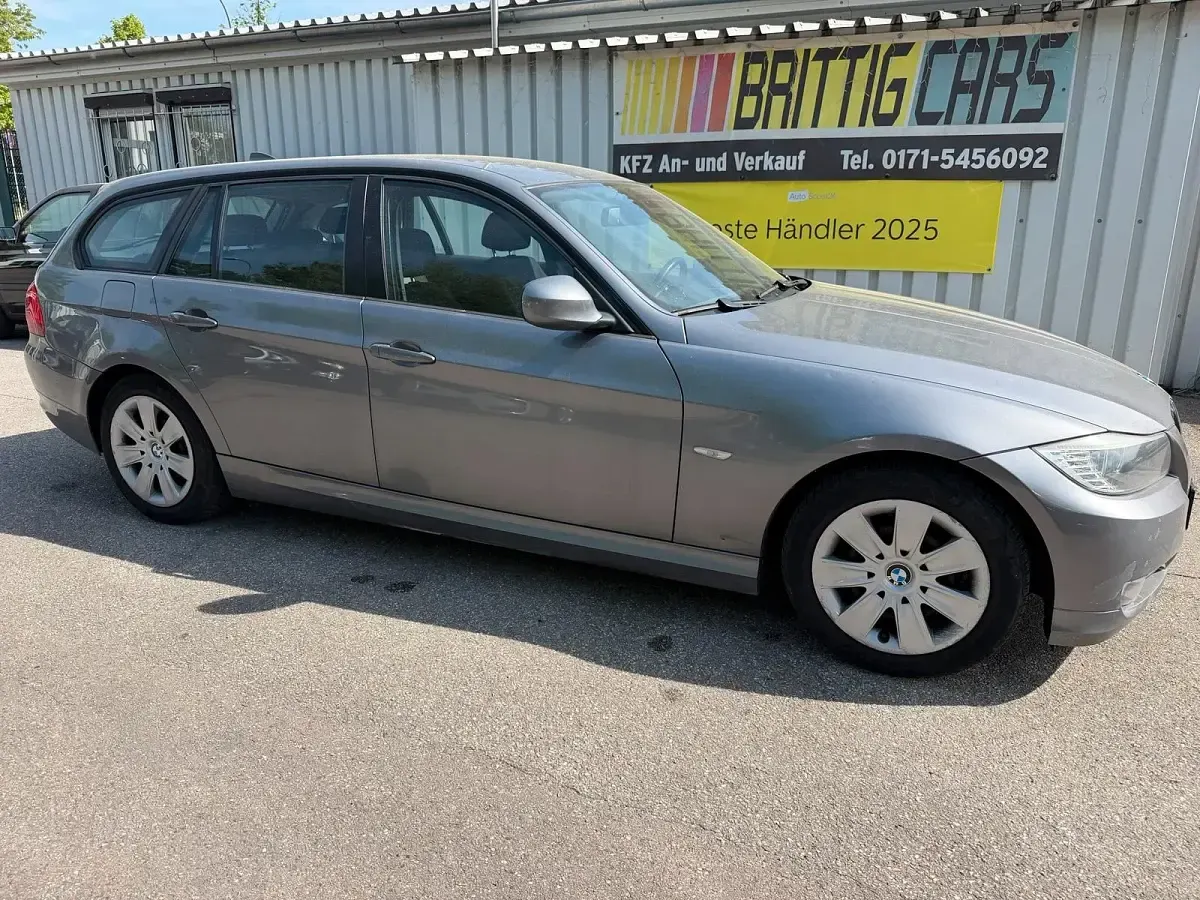 Gebraucht BMW 318 143 PS (105 kW) 2009 Grau Kombi