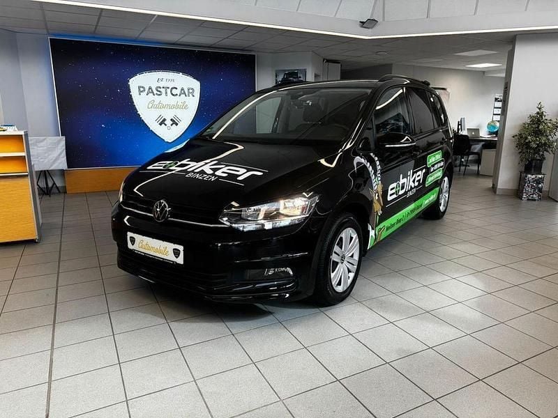 Schwarz Gebraucht 2024 VW Touran Comfortline Van / Kleinbus | 38.900 € (Teuer) - Bild 1/4