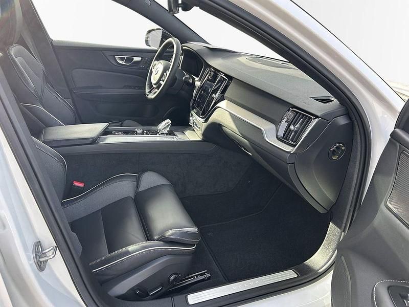 Gebraucht Volvo S60 Plus 250 PS (183 kW) 2023 Metallic (weiss Limousine
