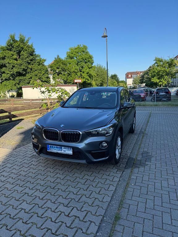 Grau Gebraucht 2018 BMW X1 SUV | 18.800 € (Guter Preis) - Bild 1/4