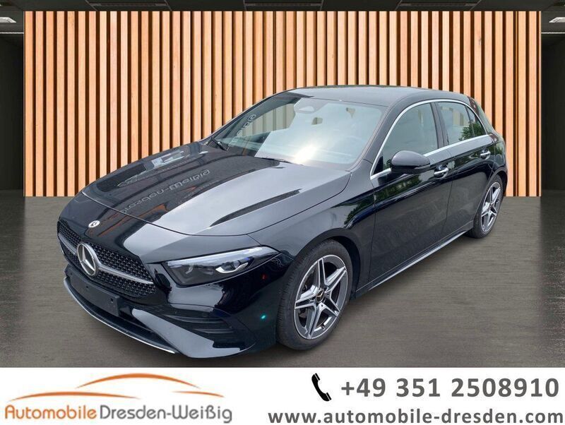 Schwarz schwarz (metallic) Gebraucht 2024 Mercedes A200 AMG Limousine | 31.980 € (Fairer Preis) - Bild 1/4