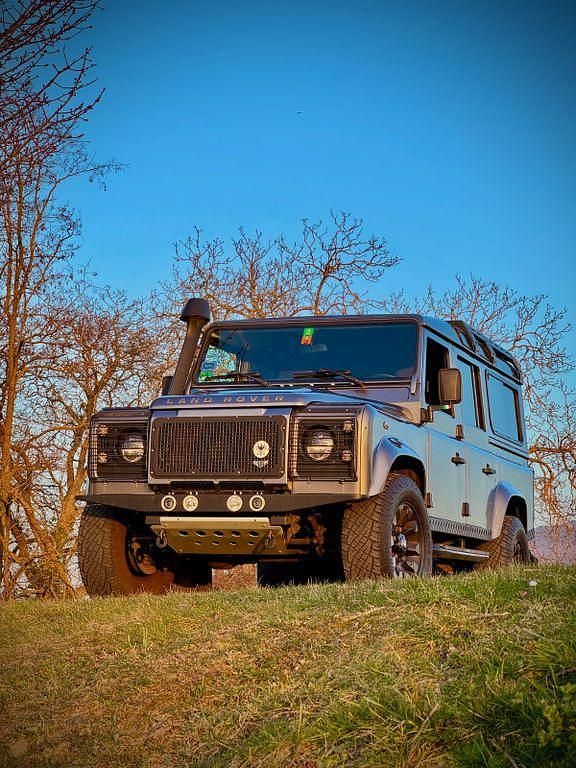 Grau Gebraucht 2011 Land Rover Defender SUV | 54.999 € - Bild 1/4