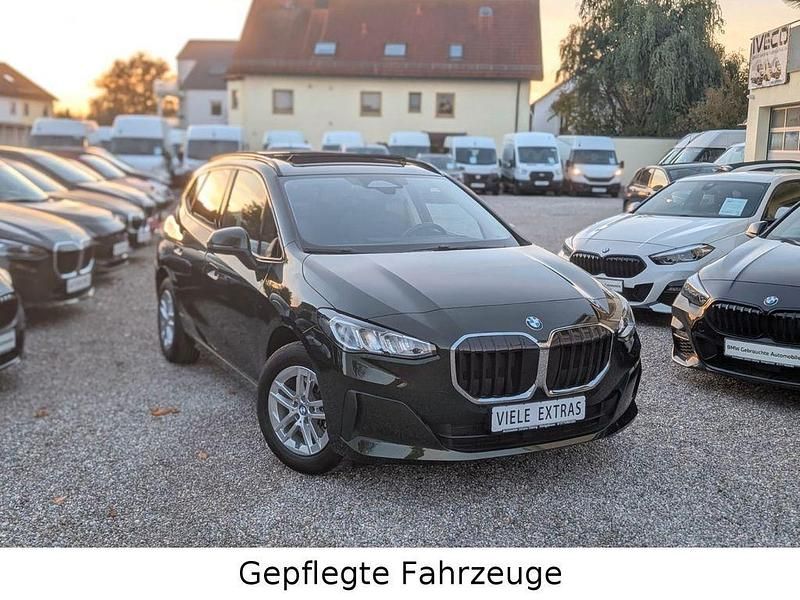 Grün Gebraucht 2025 BMW 218 Active Tourer Performance Van / Kleinbus | 26.449 € (Superpreis) - Bild 1/3