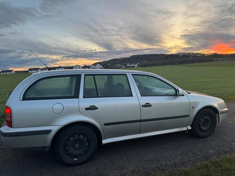 Gebraucht Skoda Octavia 92 PS (67 kW) 1999 Grau Kombi