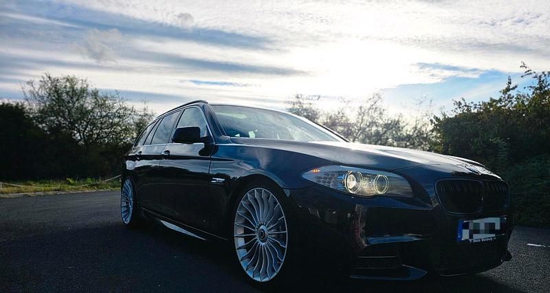 Schwarz Gebraucht 2012 BMW 525 M Sport Kombi | 11.499 € (Teuer) - Bild 1/4