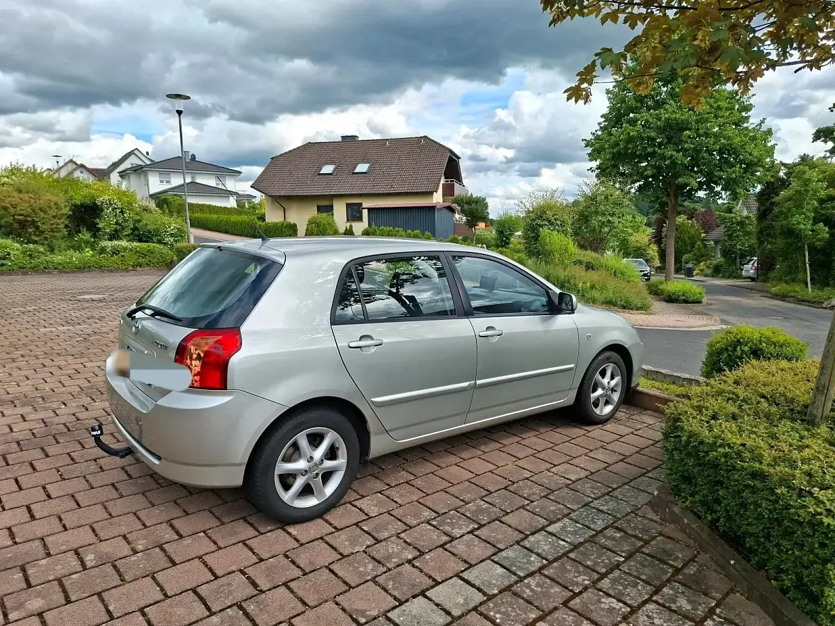 Gebraucht Toyota Corolla 110 PS (80 kW) 2007 Silber Limousine