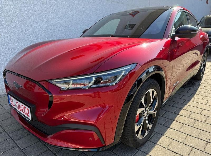 Gebraucht Ford Mustang Mach-E Extended Range 272 kW (370 PS) 2022 Rot SUV