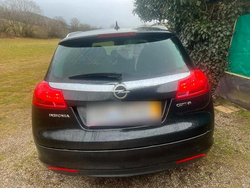 Usado Opel Insignia 160 HP (117 kW) 2011 Preto Carrinha