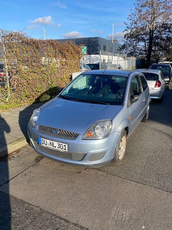 Gebraucht Ford Fiesta Ambiente 80 PS (58 kW) 2007 Blau Kleinwagen