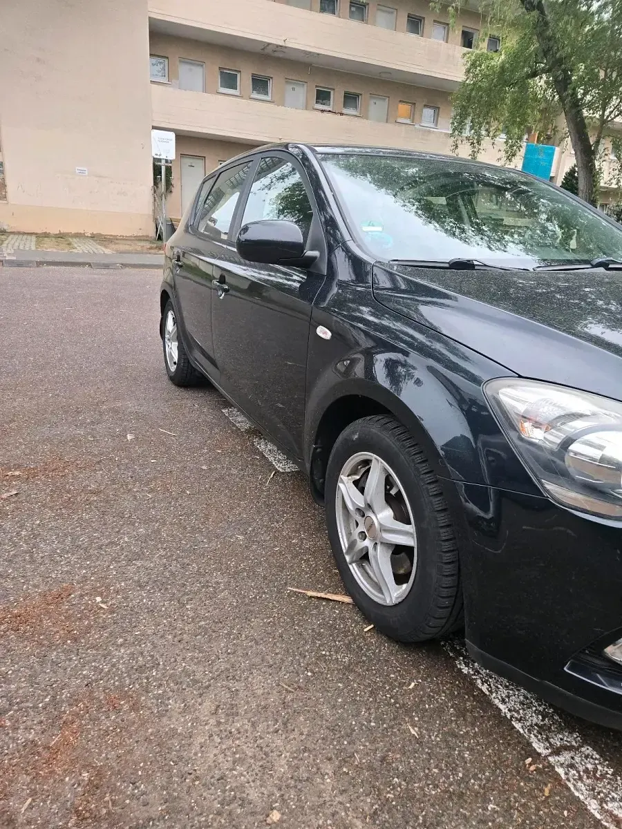 Gebraucht Kia Ceed 106 PS (77 kW) 2010 Schwarz Kleinwagen