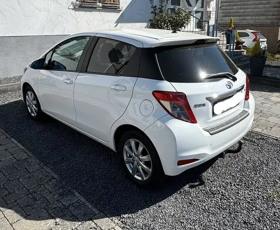 Gebraucht Toyota Yaris Edition 99 PS (72 kW) 2013 Weiß Kleinwagen