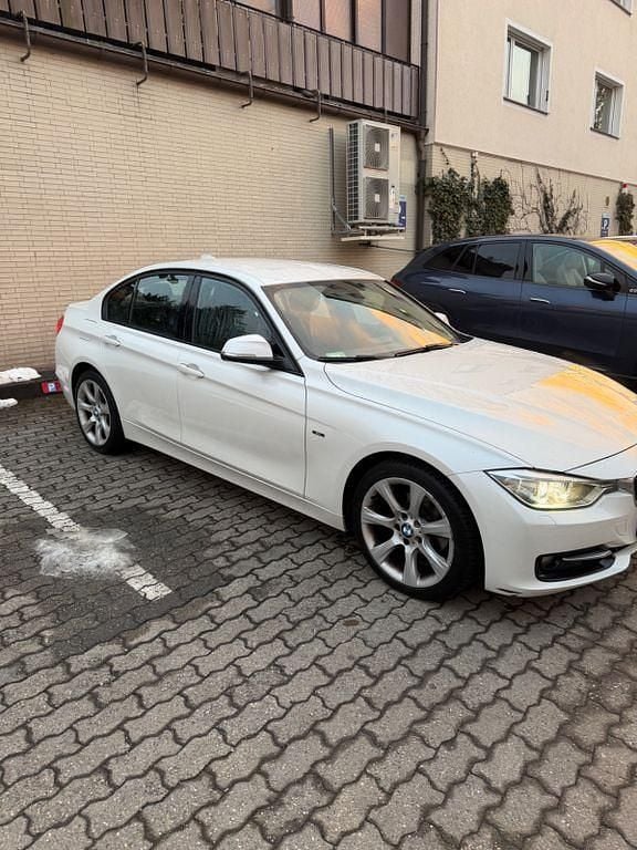 Gebraucht BMW 320 Sport Line 184 PS (135 kW) 2012 Weiß Limousine