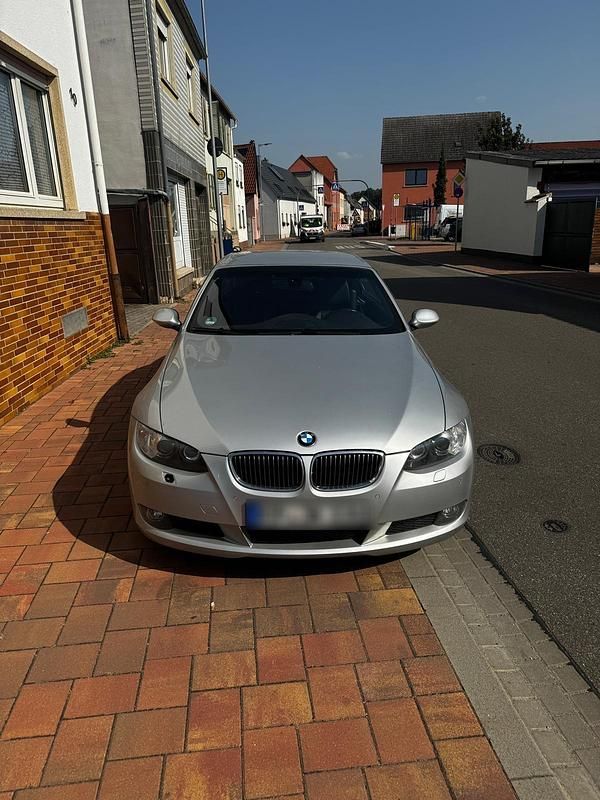 Silber Gebraucht 2009 BMW 330 Cabriolet Cabrio | 8.500 € - Bild 1/4