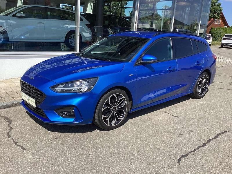 Dynamicblau metallic Gebraucht 2018 Ford Focus ST-Line Kombi | 16.990 € (Etwas zu teuer) - Bild 1/4