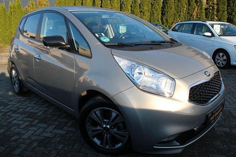 Silber Gebraucht 2016 Kia Venga 2 Kleinwagen | 12.490 € (Fairer Preis) - Bild 1/4
