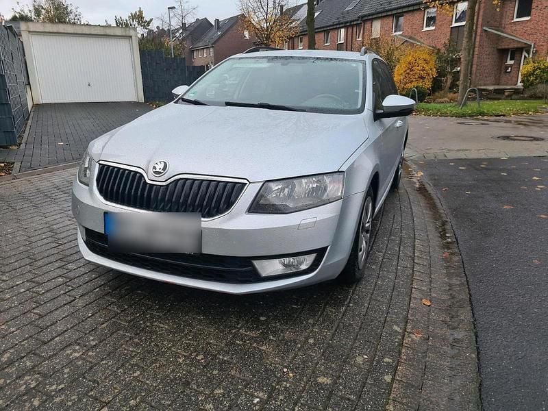 Grau Gebraucht 2015 Skoda Octavia Kombi | 7.250 € (Superpreis) - Bild 1/4