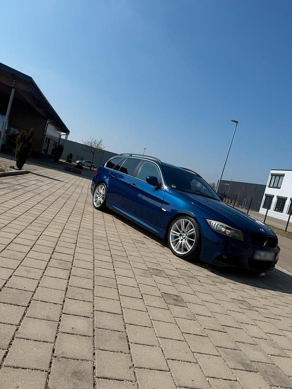 Gebraucht BMW 330 245 PS (180 kW) 2009 Blau Limousine