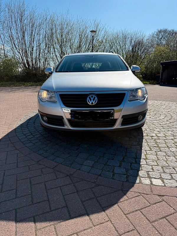 Second-hand VW Passat 105 CP (77 kW) 2009 Argintiu Break