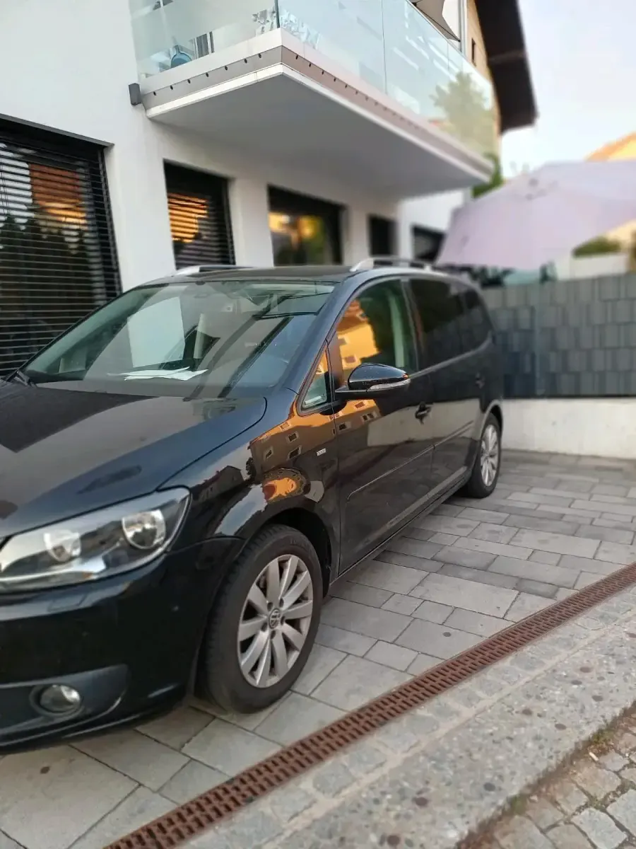 Gebraucht VW Touran 140 PS (102 kW) 2015 Schwarz Van / Kleinbus