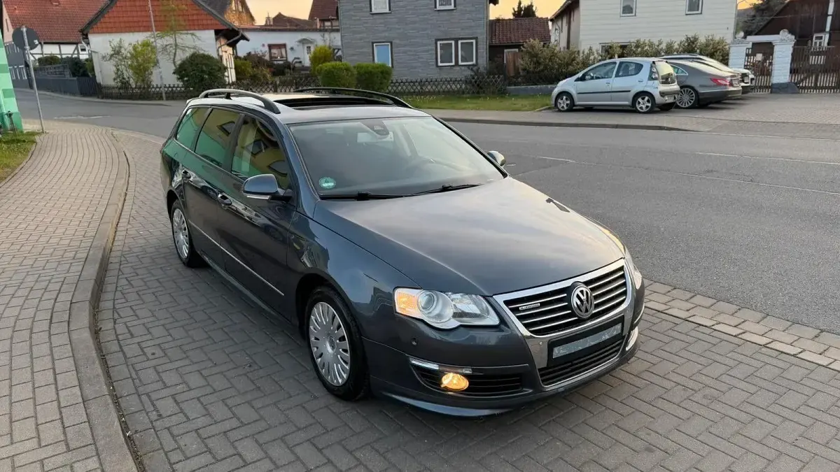 Gebraucht VW Passat 105 PS (77 kW) 2010 Grau Kombi