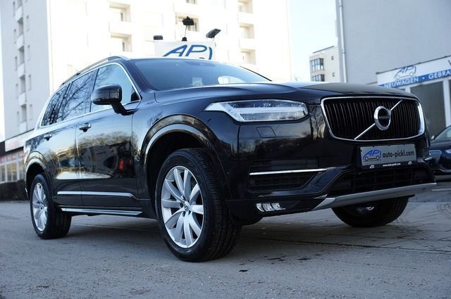 Schwarz metallic Gebraucht 2016 Volvo XC90 Momentum SUV | 36.900 € - Bild 1/4
