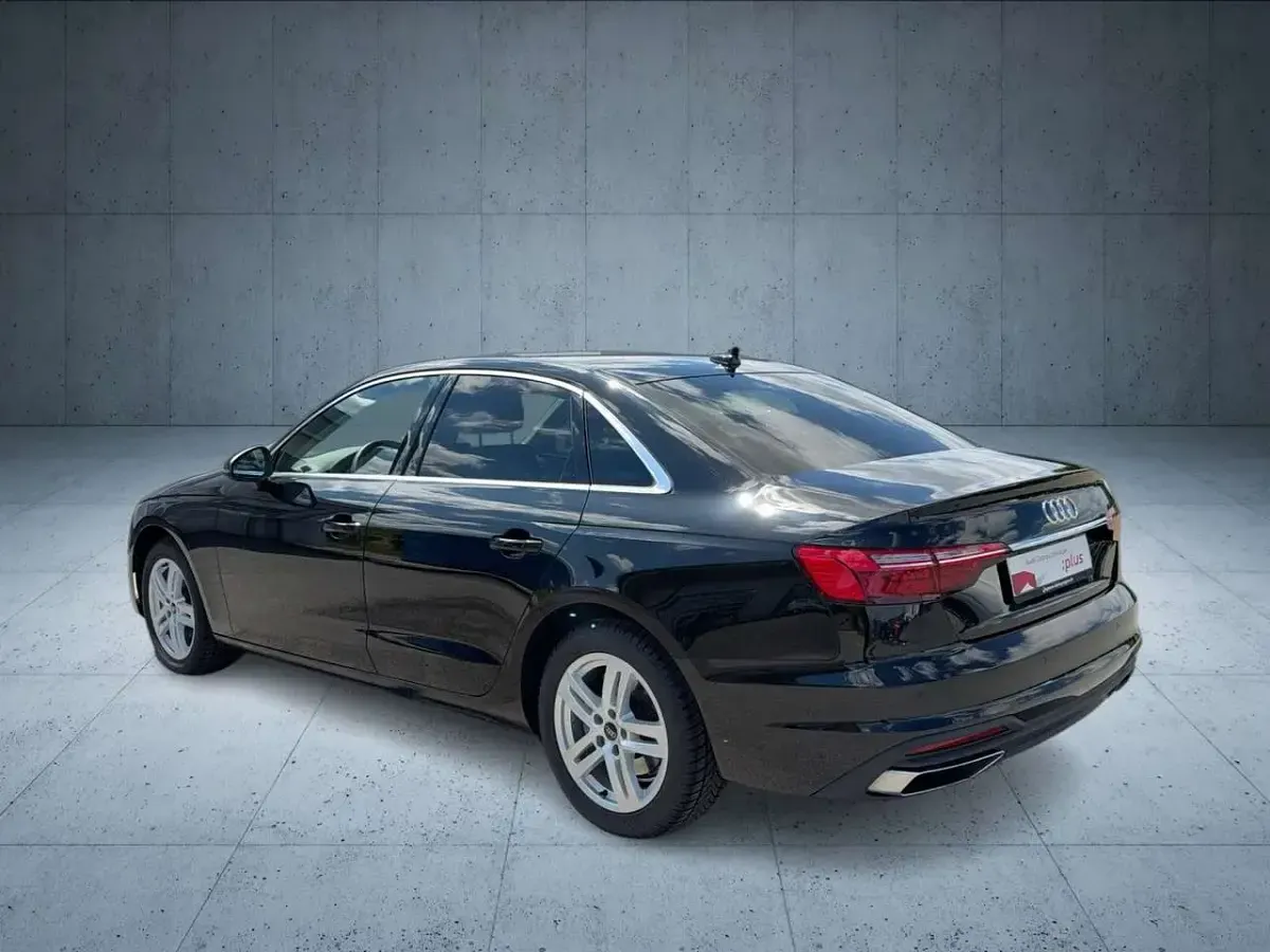 Gebraucht Audi A4 Ambiente 136 PS (100 kW) 2024 Mythosschwarz metallic Limousine