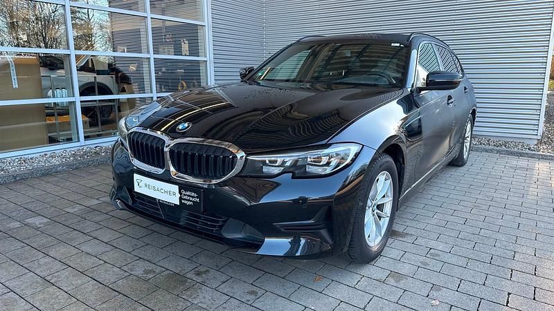 Gebraucht BMW 318 Advantage 150 PS (110 kW) 2021 Saphirschwarz metallic Kombi