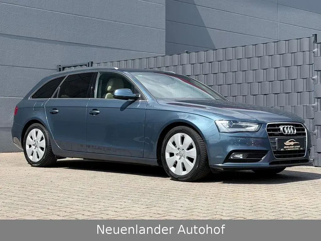 Gebraucht Audi A4 Attraction 190 PS (139 kW) 2015 Blau Limousine