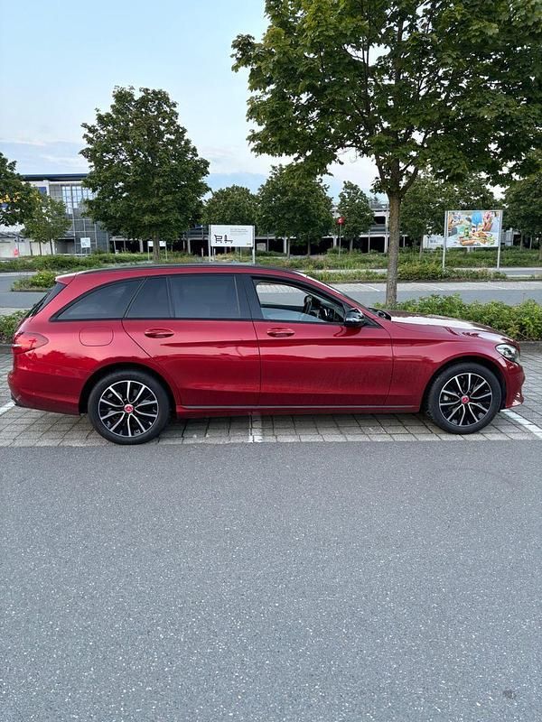 Gebraucht Mercedes C220 194 PS (142 kW) 2018 Rot Kombi